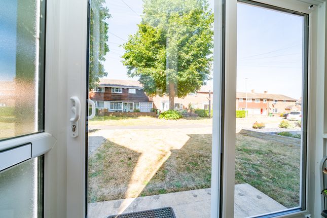 10 Cradley Walk, Aylesbury photo 4