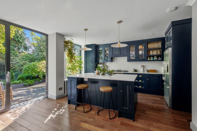 5, Brackley, Weybridge photo 4