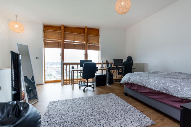 Flat 116, Western Beach Apts, London photo 3