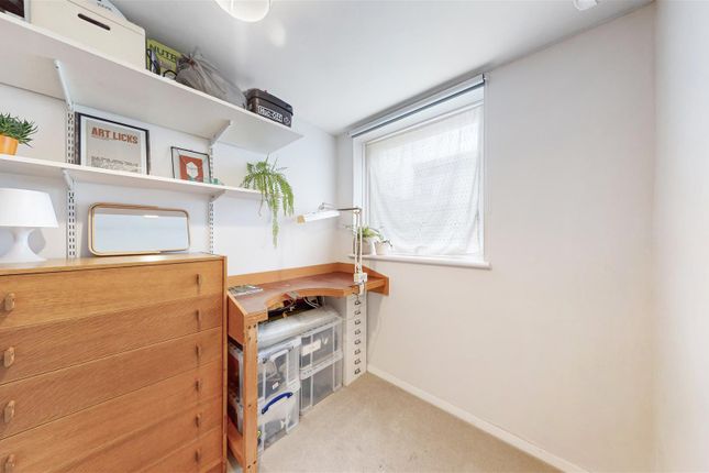 Flat for sale in Goldman Close, Shoreditch