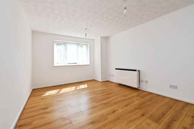 39, Lancaster Drive, Basildon photo 4