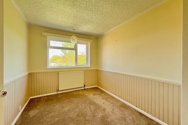 34, Woodland Avenue, Northampton photo 5