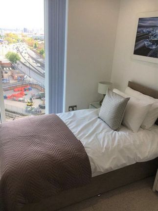 Flat for sale in City West Tower, London
