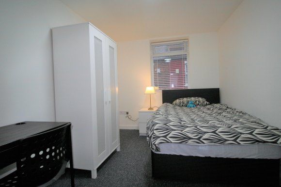 Thumbnail Shared accommodation to rent in Hannan Road, Liverpool, Merseyside