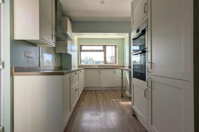 6 Redland Close, Gloucester photo 2