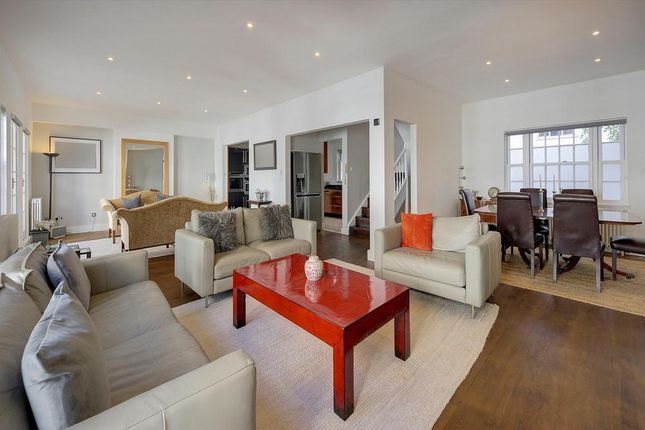 52, Eaton Mews North, London photo 2