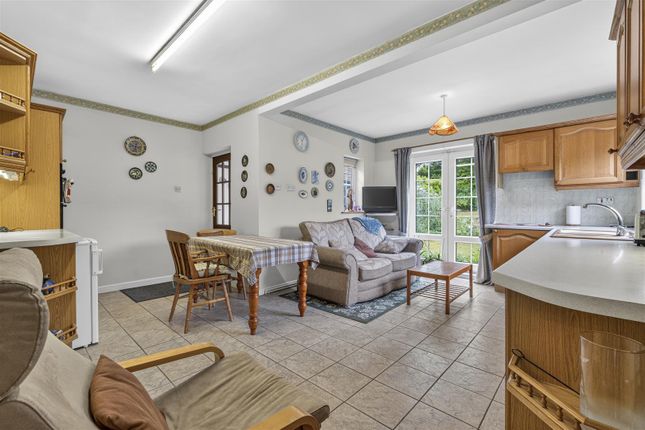 37, Lindhurst Lane, Mansfield photo 3