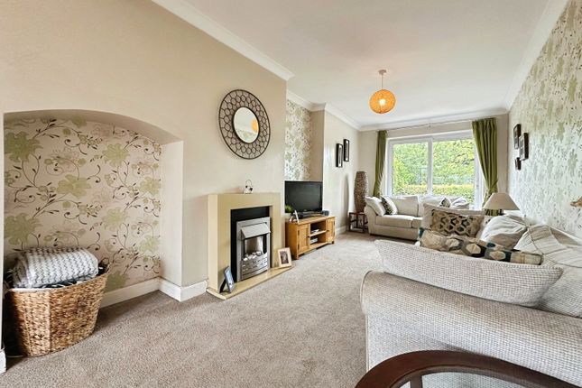 84, Lynton Avenue, Claregate, Wolverhampton photo 3