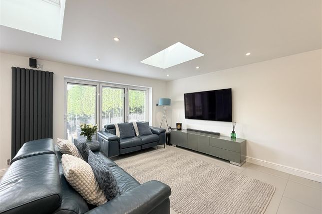 1, Whimberry Drive, Stalybridge photo 4