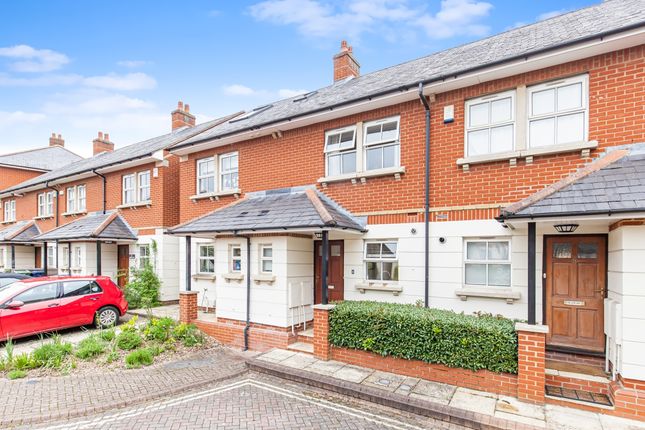 Thumbnail Terraced house for sale in Stable Close, Oxford