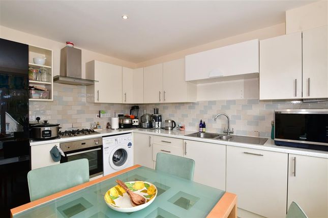 Flat for sale in Fennel Close, Rochester, Kent