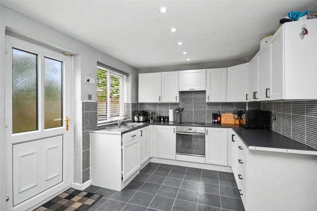198, Valley Road, West Yorkshire photo 3