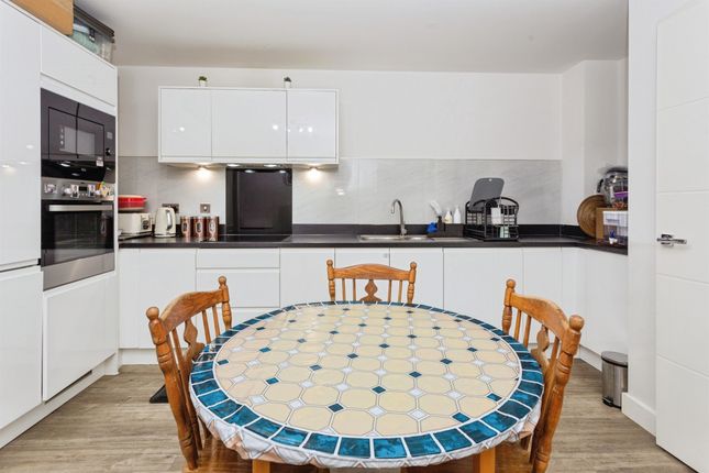 Flat 8, Chesterton House, Gayton Road, HARROW photo 3