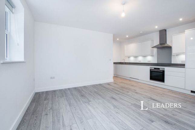 Flat 6, The Montague, 13 Durley Road South photo 3