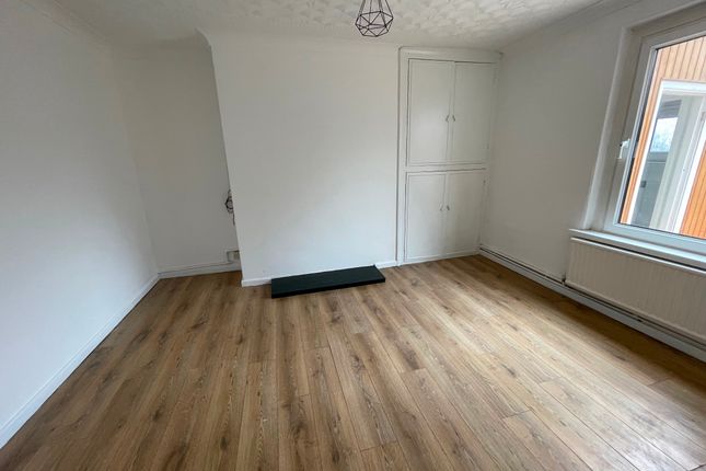 70 Ruskin Street, Neath photo 4