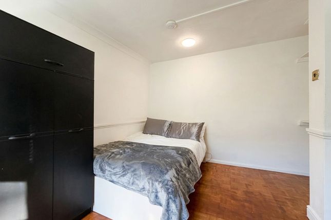 Room 6, 21 Belgrave Mews, Uxbridge photo 2