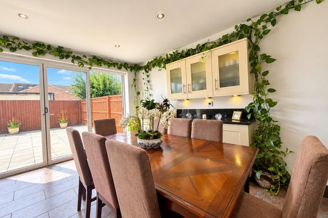 1 Medina Way, Swindon, Wiltshire photo 4