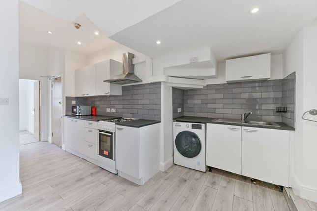 Thumbnail Flat to rent in Alexandra Road, Croydon