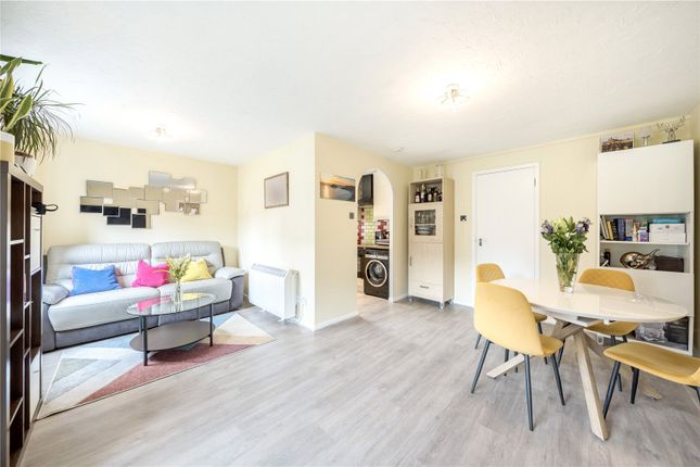 Thumbnail Flat for sale in Sterling Gardens, New Cross