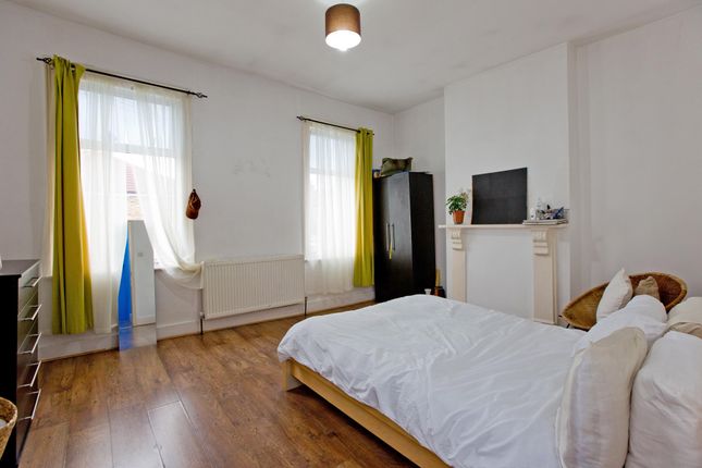 Thumbnail Shared accommodation to rent in Stork Road, London