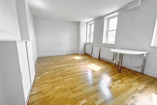 Flat 4,, Imperial Buildings, Horley photo 3