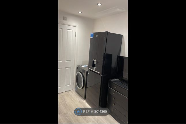Westlea Avenue, Watford photo 2