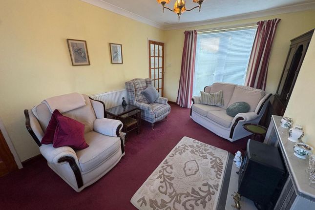 6, Rose Gardens, Neston photo 2