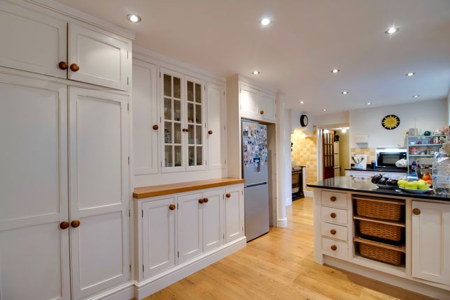 Fourwinds, 2 Broomhall Avenue, Wakefield photo 4