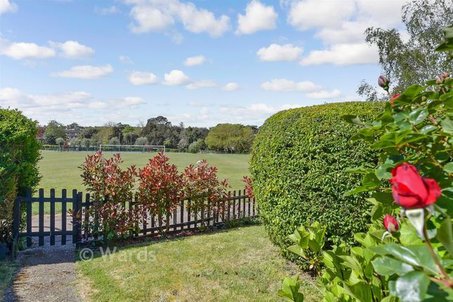 66, Woodrow Chase, Herne Bay photo 2