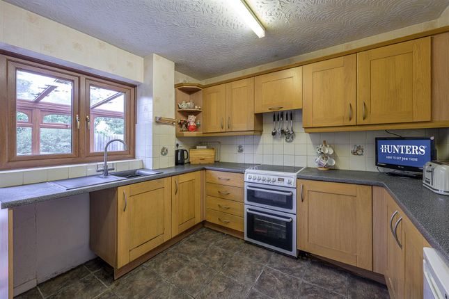 11, Margaret Close, Brierley Hill photo 4