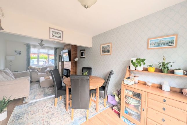 107, Edge Avenue, Grimsby photo 4