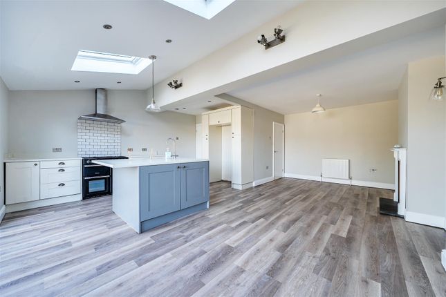 23, Uplands, Bedford photo 4