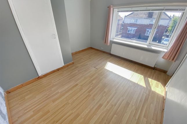 4, Surrey Place, Crook photo 4