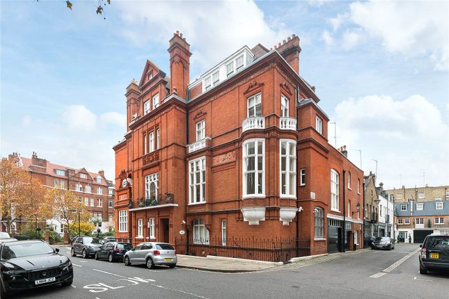 Thumbnail End terrace house for sale in Cadogan Square, London