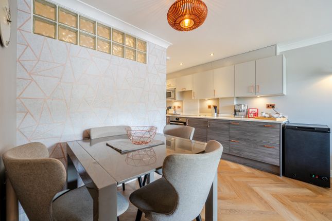 Apartment 2, Waves,, Watergate Bay, Cornwall photo 4