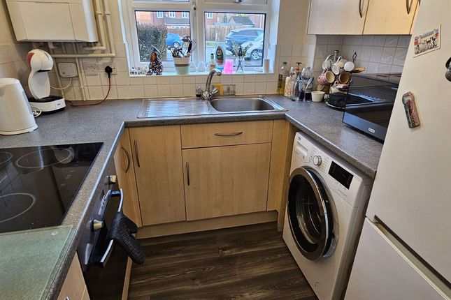 8 Colwell Rise, Luton photo 4