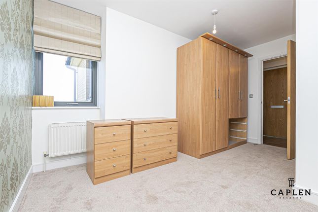 Flat for sale in Buckhurst Way, Buckhurst Hill