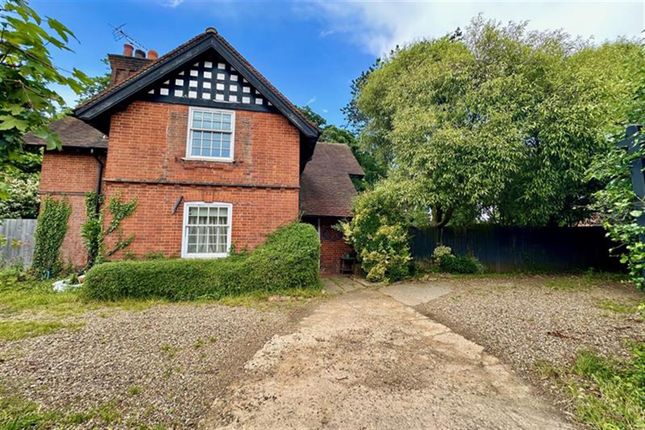 Thumbnail Detached house to rent in Coggeshall Road, Braintree