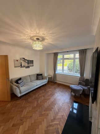 28, Vine Lane, Uxbridge photo 3