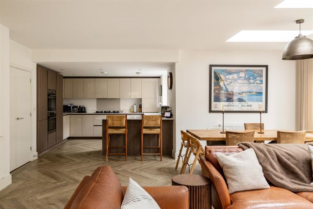 5, Hawthorn Way, Redhill photo 3