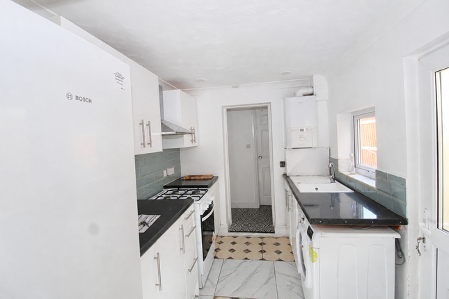 19, Edinburgh Road, Chatham photo 4