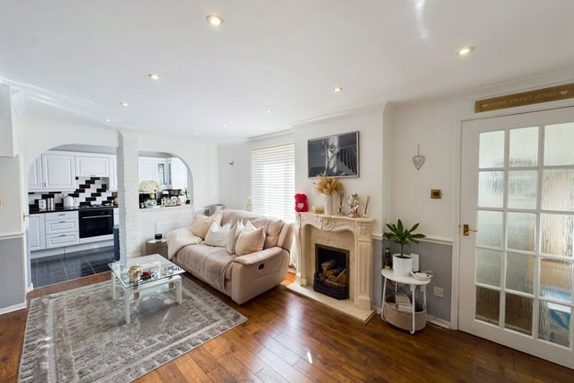 33 Linton Gardens, London photo 2