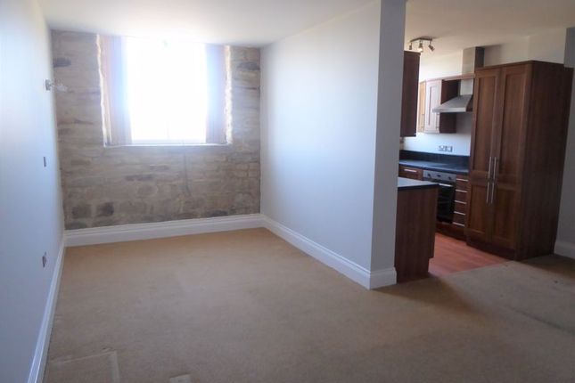 1 bed flat for sale in Plover Road, Oakes, Huddersfield HD3