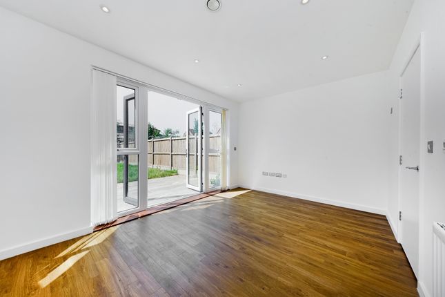 Reynard Way, Brentford, TW8, Brentford photo 4