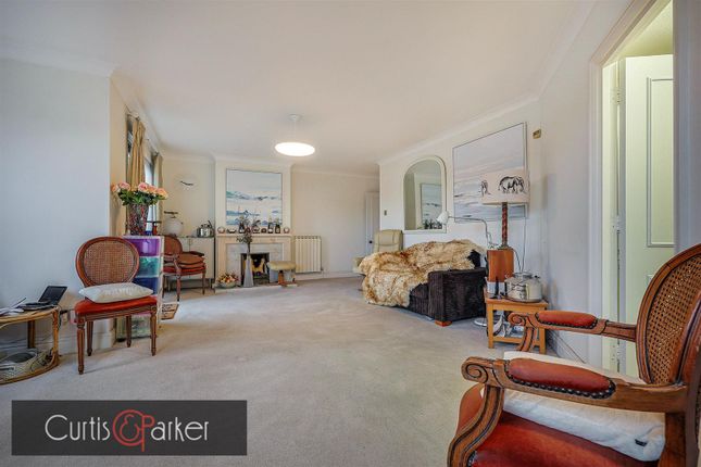 Flat for sale in Lower Mall, London