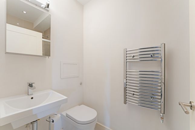 Flat for sale in Dawes Road, Fulham