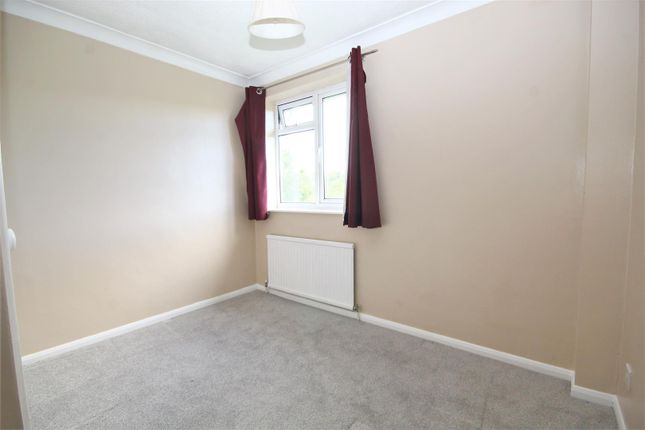 Maisonette to rent in Carisbrooke Avenue, High Wycombe