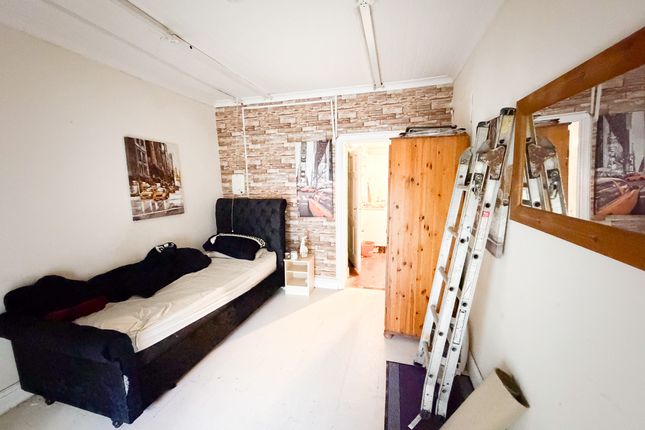 8, Moorland Road, Stoke-on-Trent photo 3