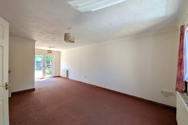 4 Highburrow Court, Pool, Redruth photo 2