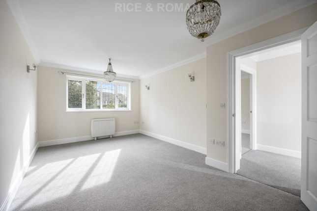 Flat for sale in Ashcroft Place, Leatherhead